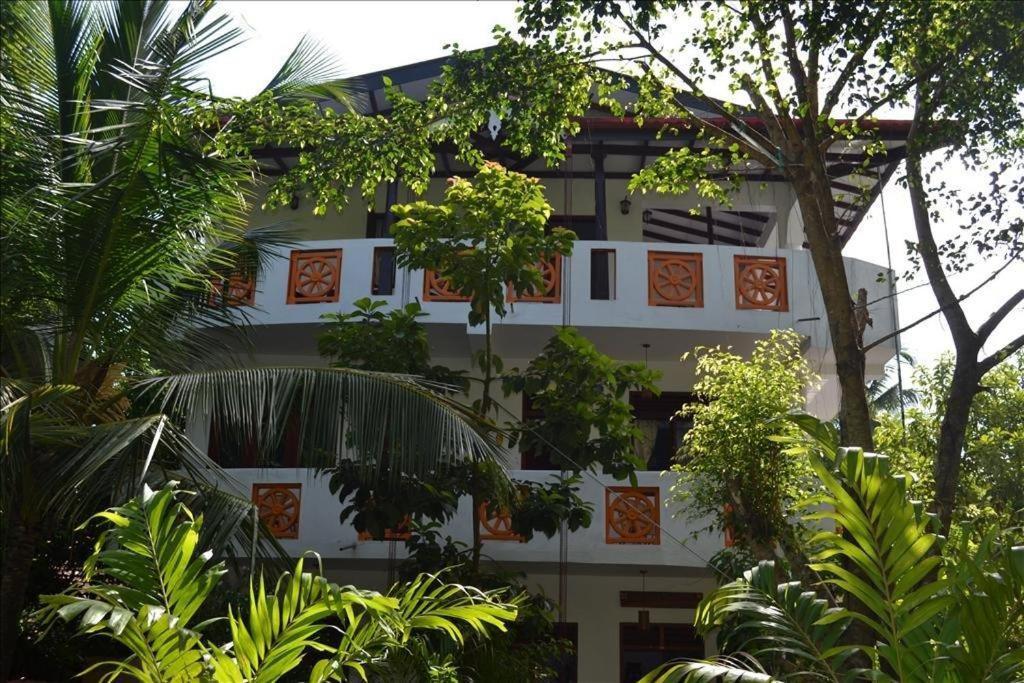 Sunil Garden Guesthouse 우나와투나 외부 사진